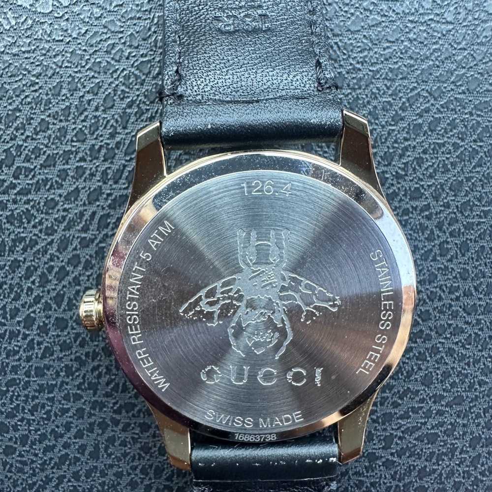 Gucci Black and Gold Watch with Elegant Design - Picture 4 of 6